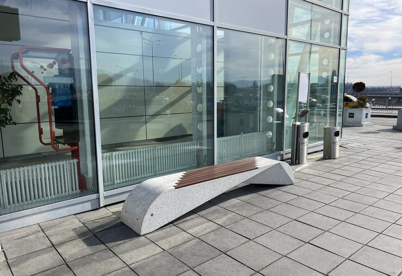 ETE Pictures CONCRETE BENCH 232 0018229E-80C7-FDF4-4121-06EAE783F9DC.jpg