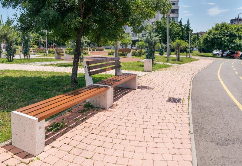 ETE Pictures CONCRETE BENCH 239 6688E52B-66DC-E1CB-6641-EE01361B7733.jpg