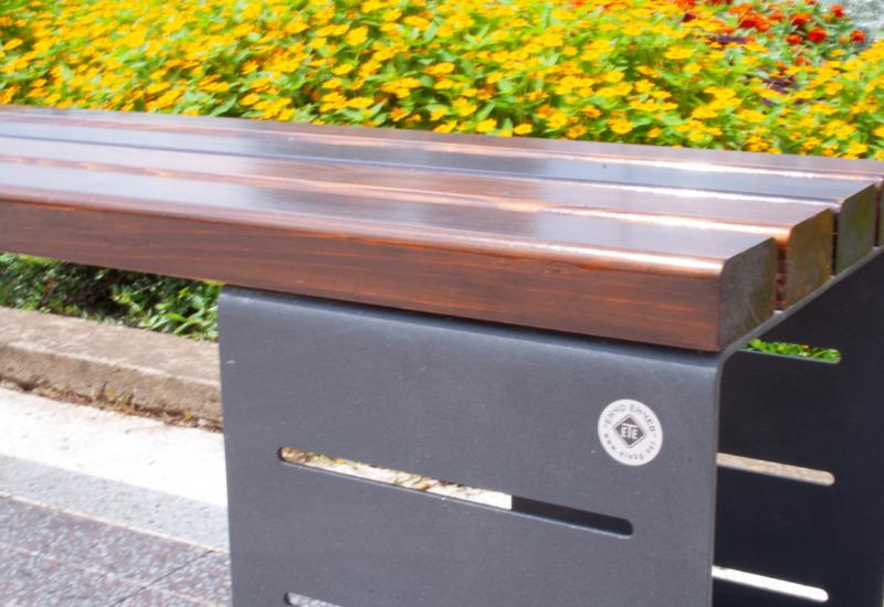 ETE Pictures METAL BENCH 133 54E5B4EE-C41F-3DFC-EFE5-4ADA5CAE26D8.jpg