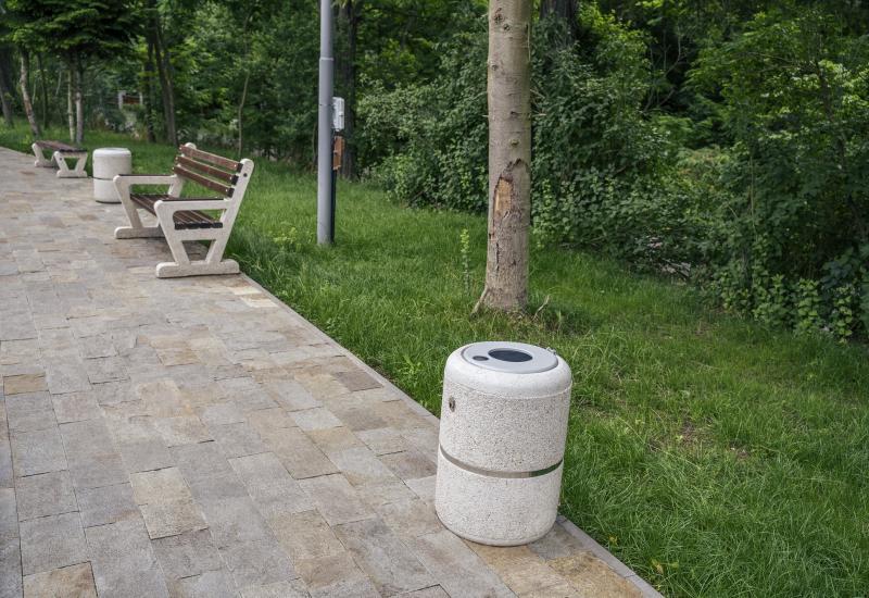 ETE Pictures CONCRETE LITTER BIN 36 CF69F6B8-8EFC-802D-E552-B59470785159.jpg