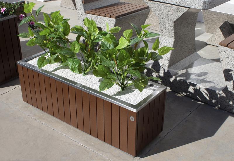ETE Pictures 293 ETE METAL PLANTER WITH WOOD 24F26F9A-BC4B-8953-7CDB-DE2F70A7E92A.jpg