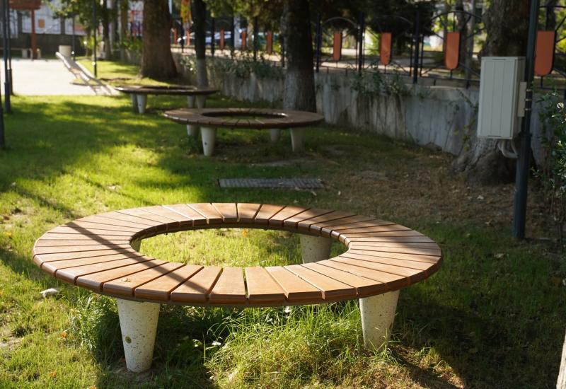 ETE Pictures ROUND BENCH 151 4114D592-9242-492A-D6F3-56DA6095DFB0.jpg